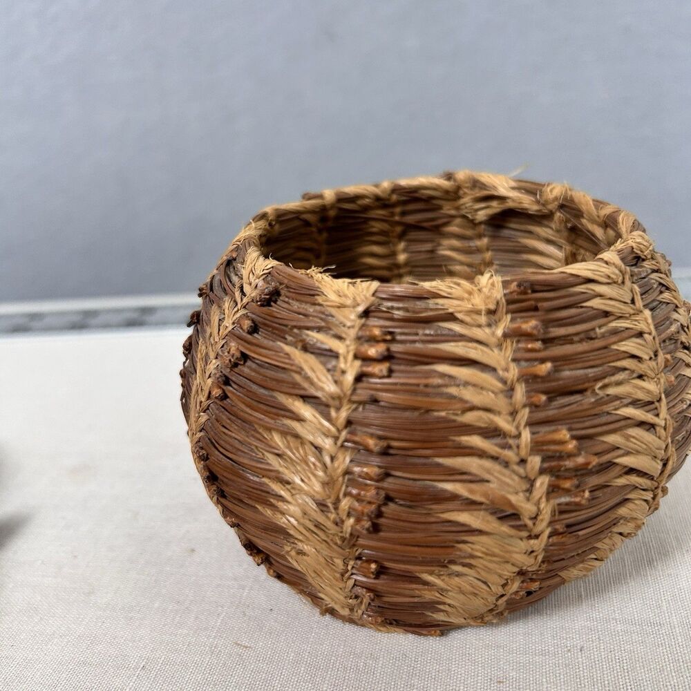 Vintage Pine Needle Basket small 4 in wheat weave